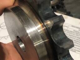 Chain sprocket with hub