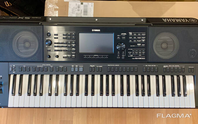 Yamaha PSR SX900 61-Key High-Level Arranger Keyboard